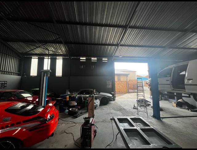 294M² WAREHOUSE FOR SALE IN ANDERBOLT